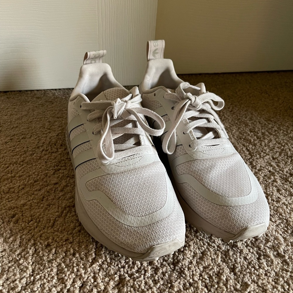 Adidas Sneakers